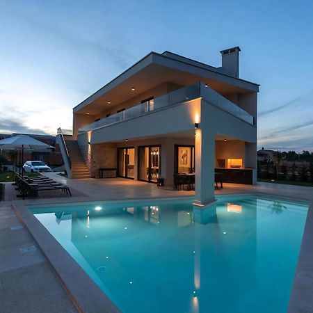 Luxurioese Villa Perla Mit Pool Und Jacuzzi Poreč Extérieur photo