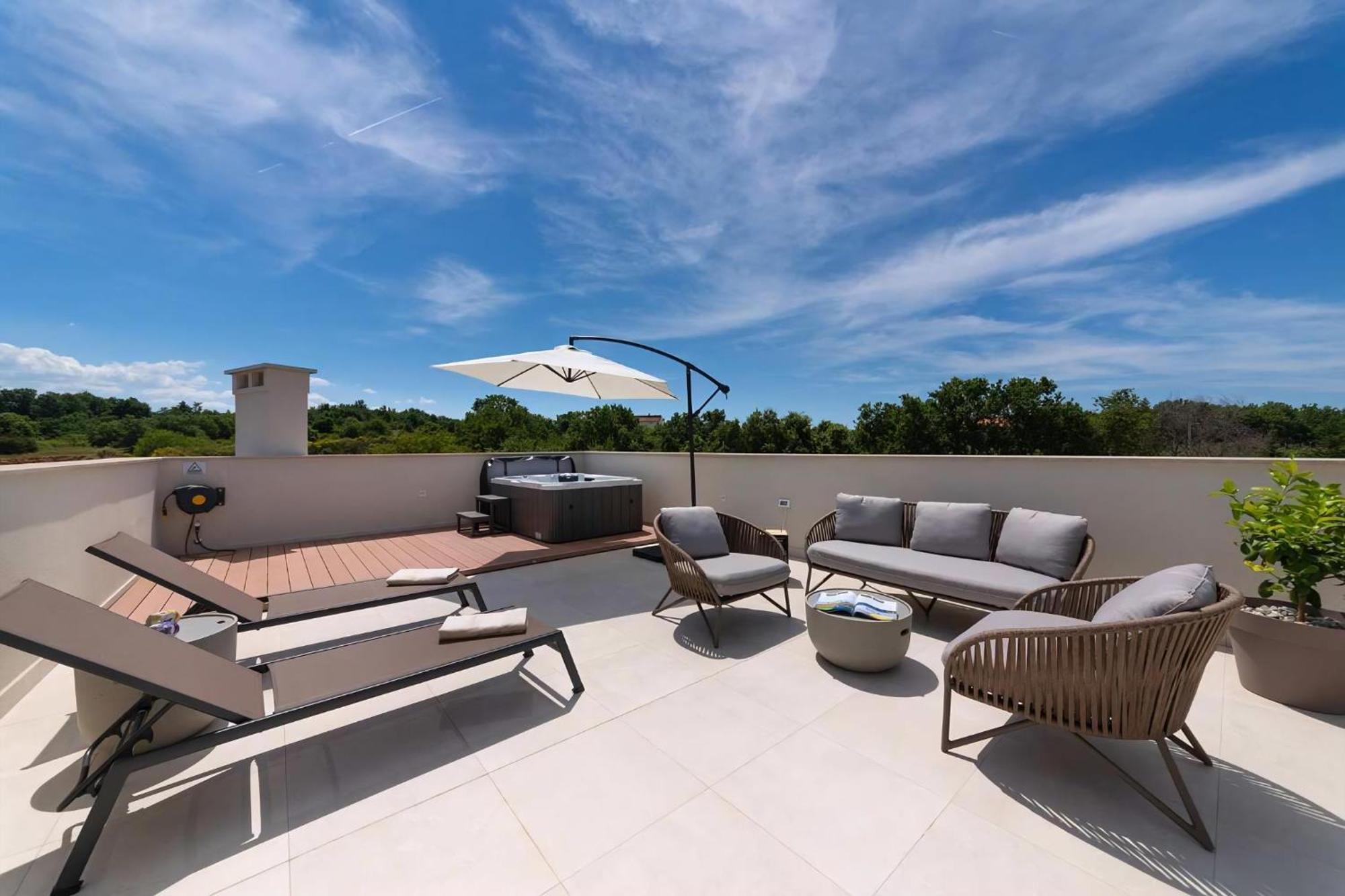 Luxurioese Villa Perla Mit Pool Und Jacuzzi Poreč Extérieur photo