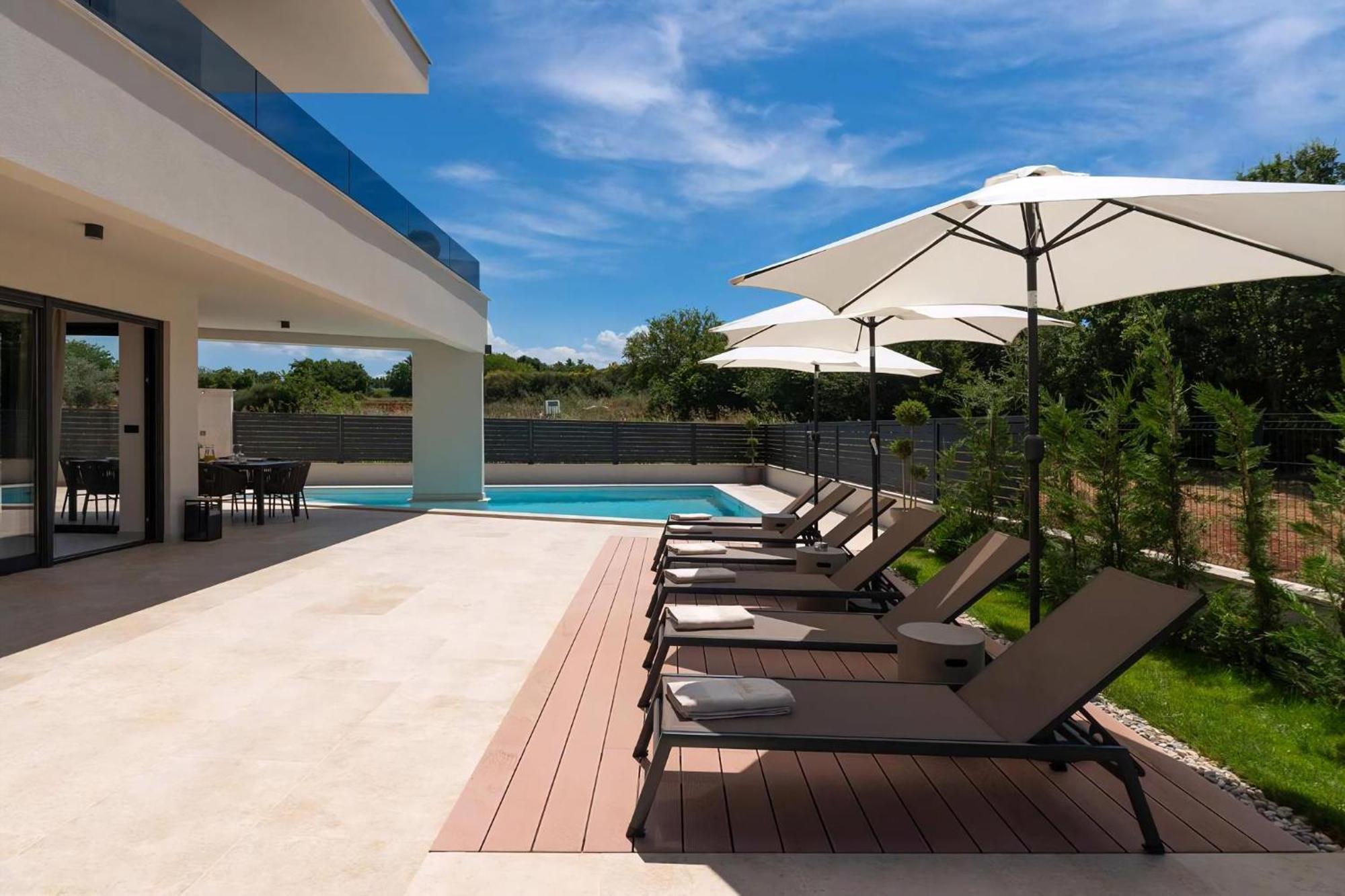 Luxurioese Villa Perla Mit Pool Und Jacuzzi Poreč Extérieur photo
