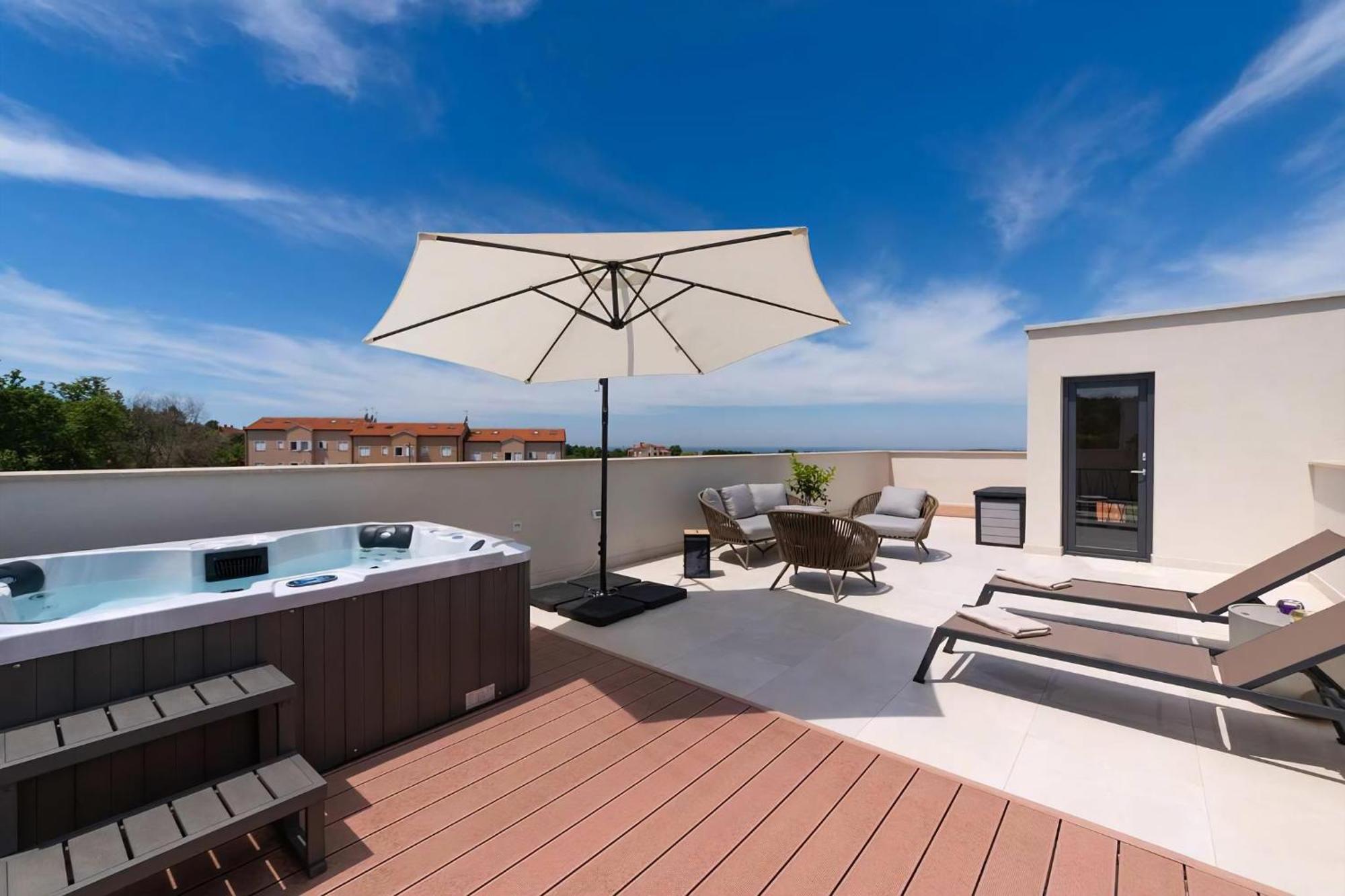 Luxurioese Villa Perla Mit Pool Und Jacuzzi Poreč Extérieur photo