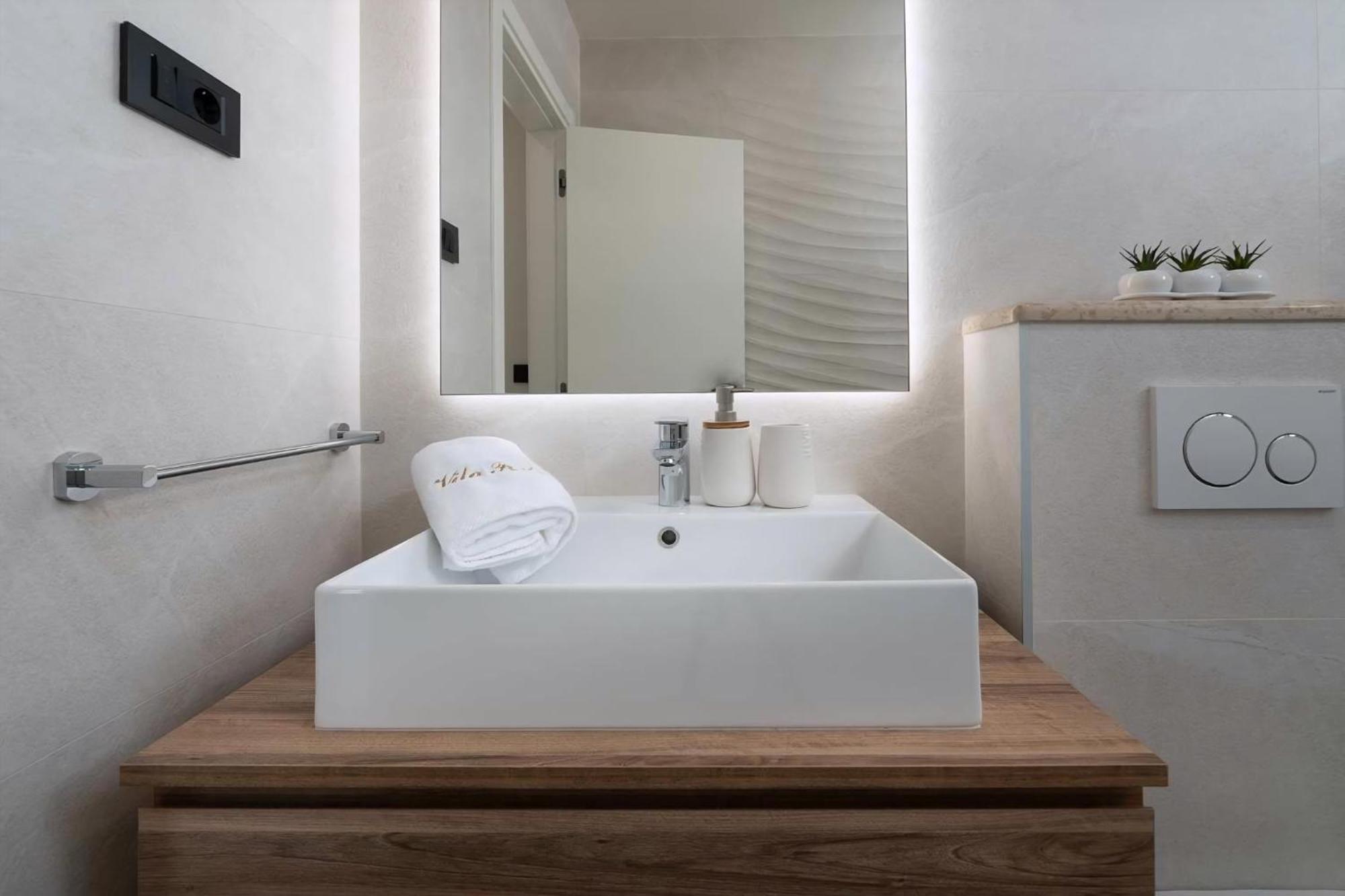 Luxurioese Villa Perla Mit Pool Und Jacuzzi Poreč Extérieur photo