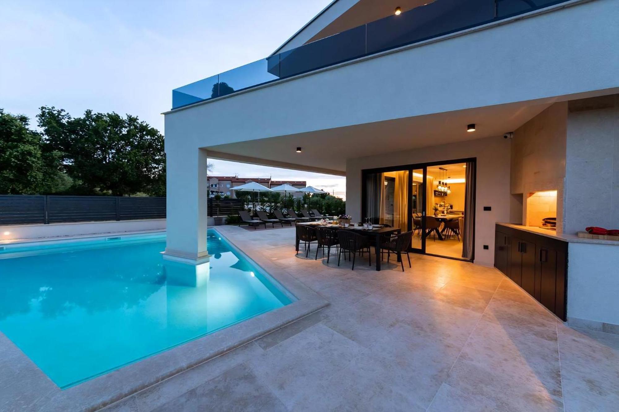 Luxurioese Villa Perla Mit Pool Und Jacuzzi Poreč Extérieur photo